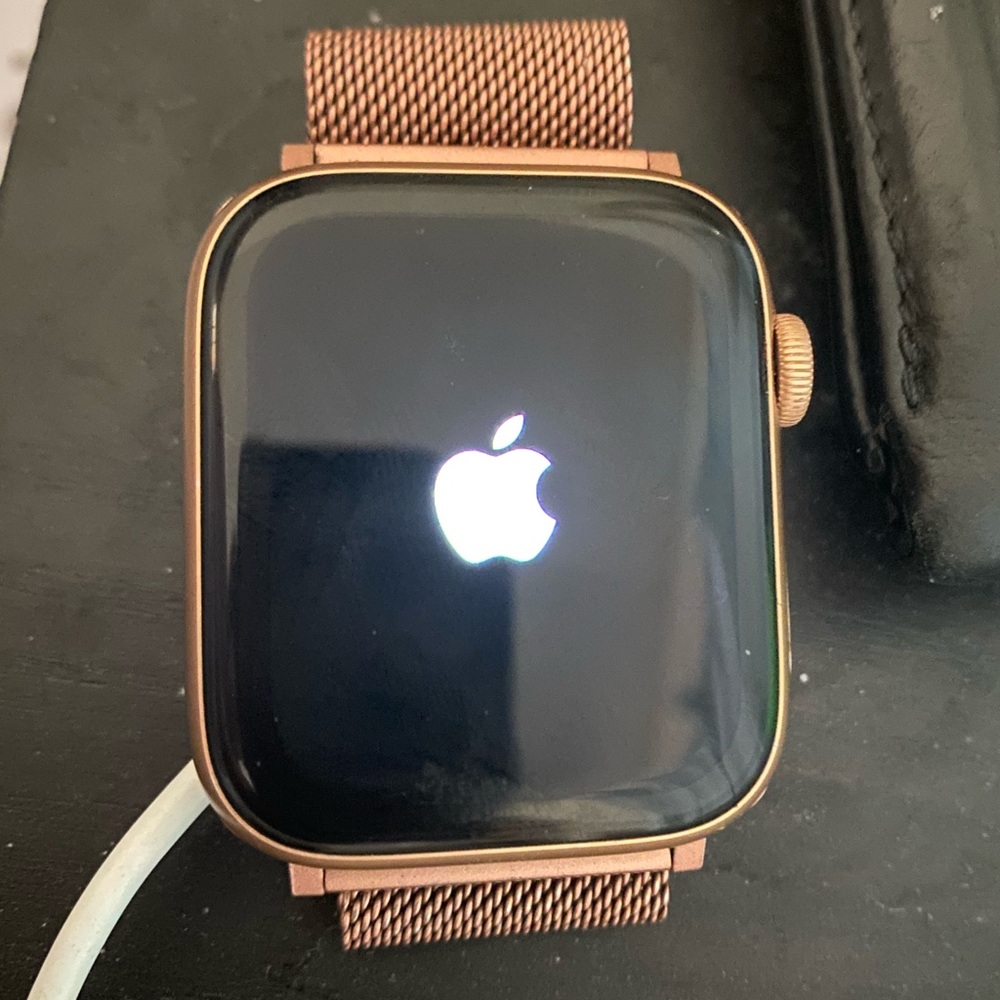 Apple Watch ⌚️ Series 5 Rose Gold Cellular Model